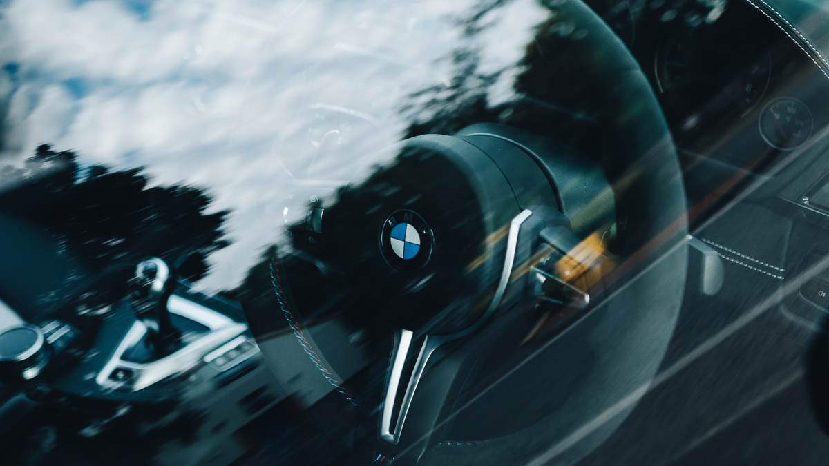 How to Clean Car Glass Properly Without Leaving Streaks